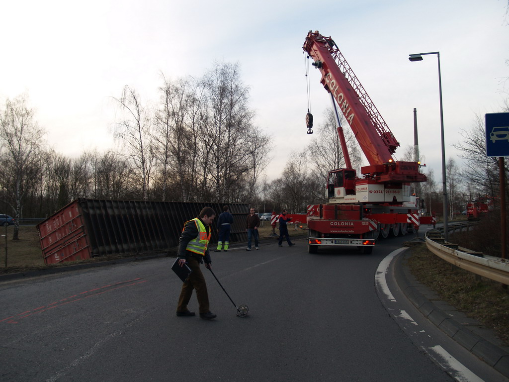 LKW verliert Container Koeln Niehler Ei P091.JPG